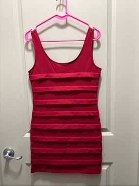 Sculpted Scoop-Neck Mini Dress in red